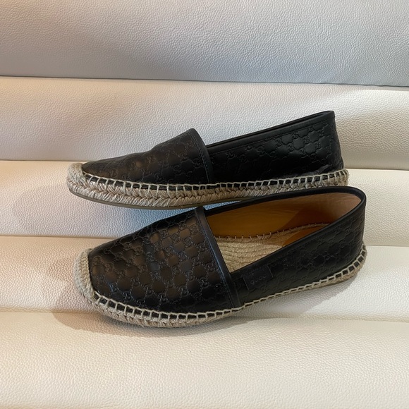 Gucci espadrilles- like new condition - Picture 2 of 6